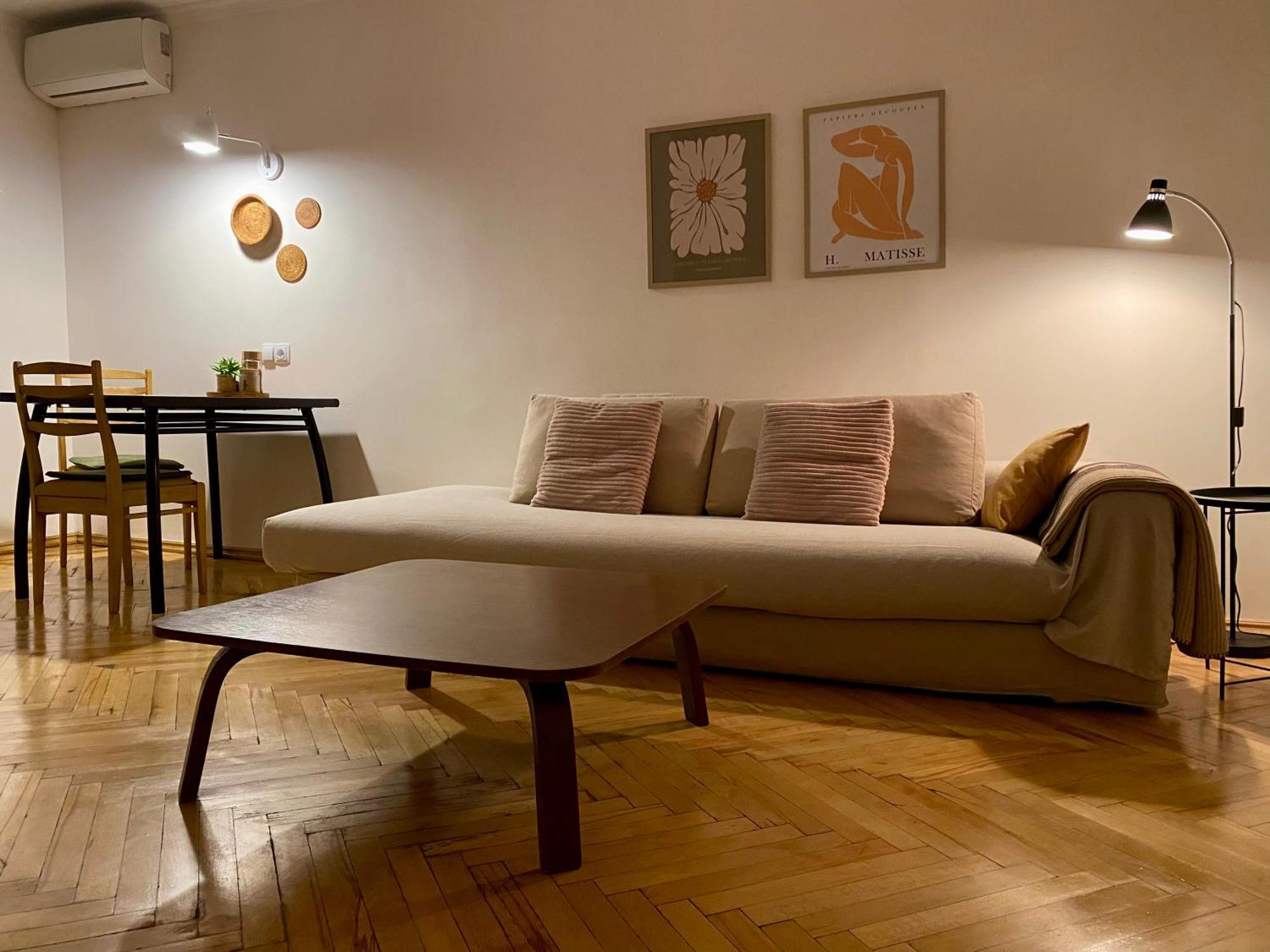 Chic 1-bedroom On Saburtalo 第比利斯