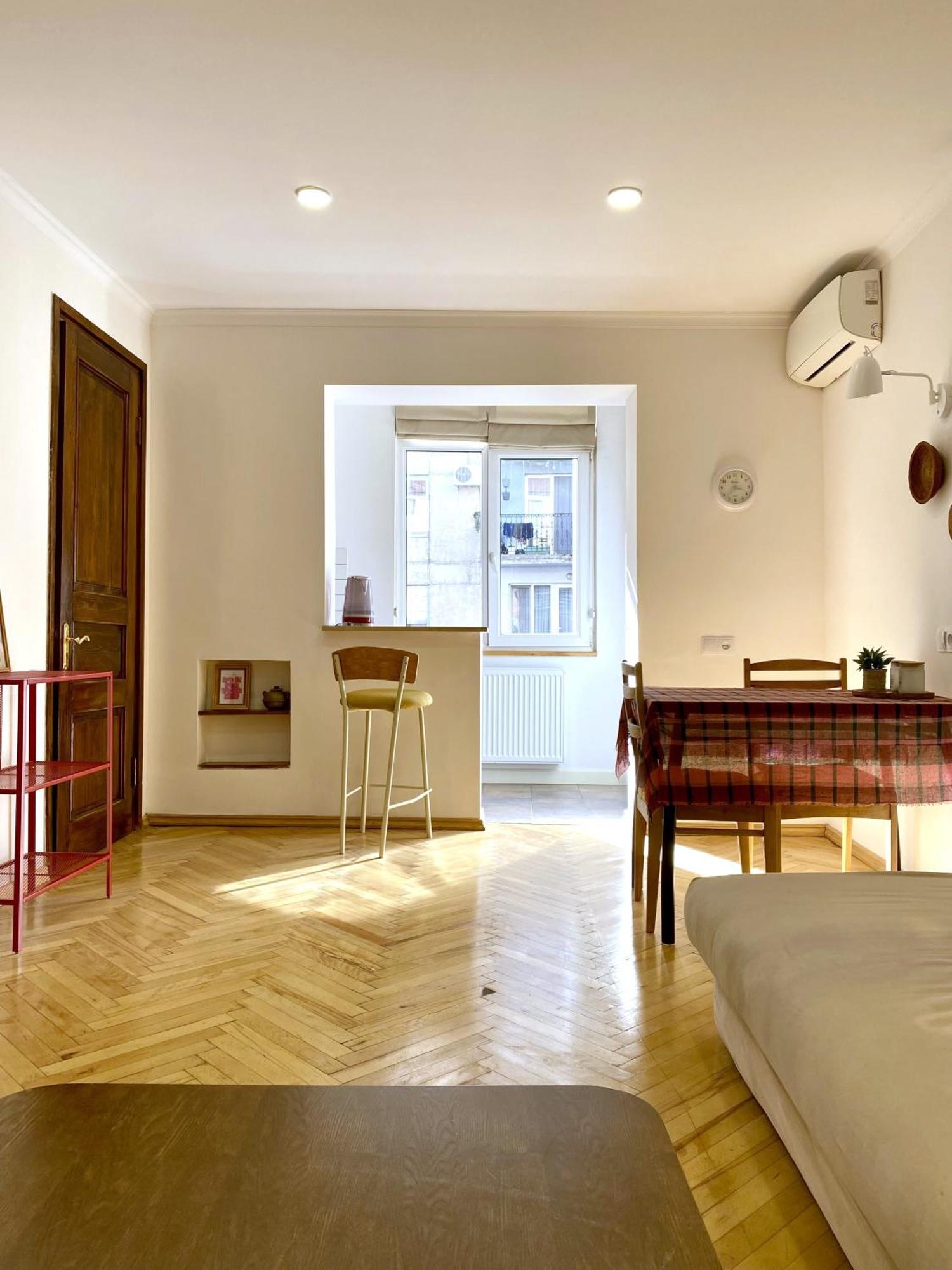 דירה Chic 1-bedroom On Saburtalo *